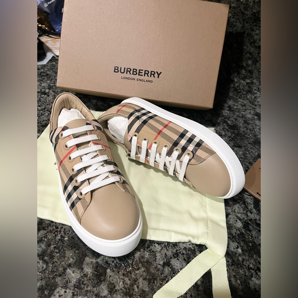 New Burberry sneaker women